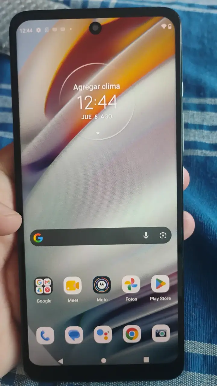 Smartphone Motorola con triple cámara trasera - 1