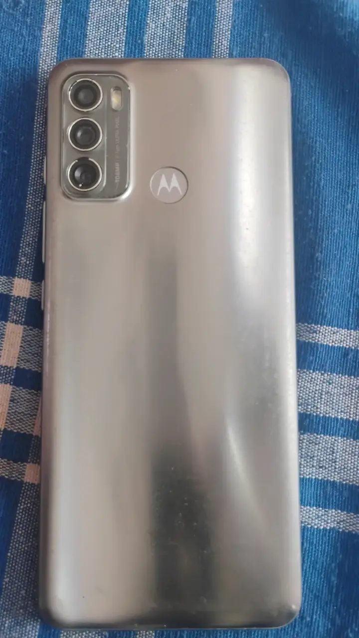 Smartphone Motorola con triple cámara trasera - 2