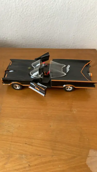 Batimóvil de colección en miniatura negro - miniatura 2