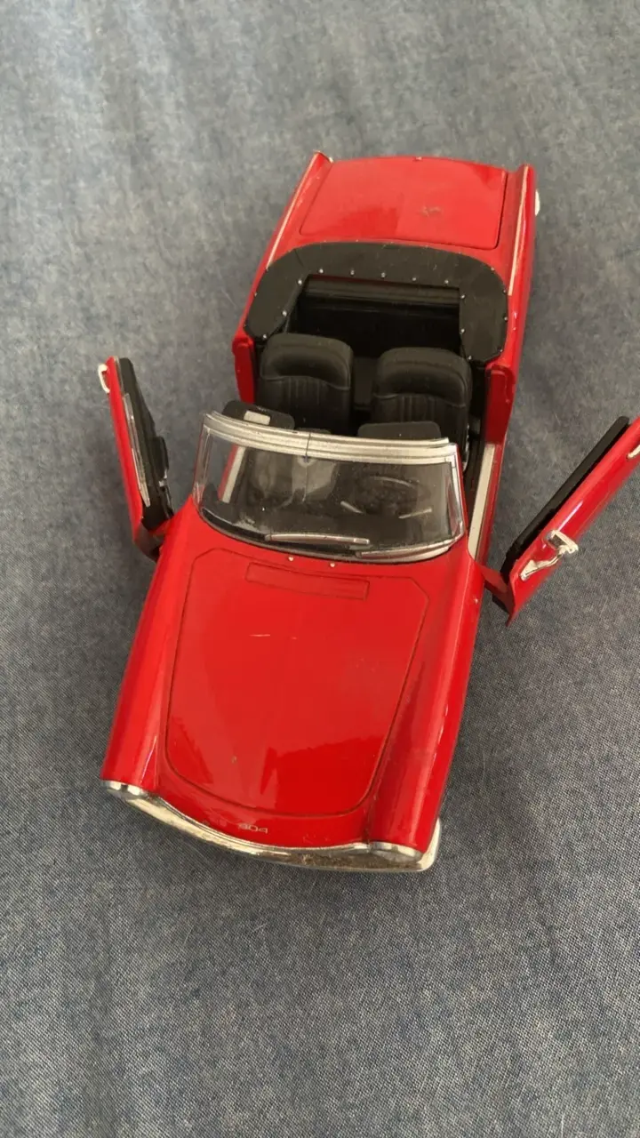Auto de juguete convertible rojo con puertas abatibles - 2