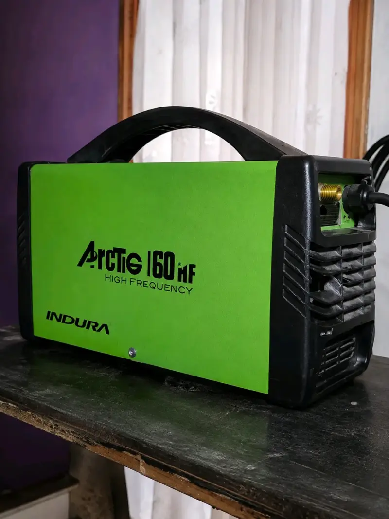 Soldadora Inverter Indura Arctic 160 HF Alta Frecuencia - 2