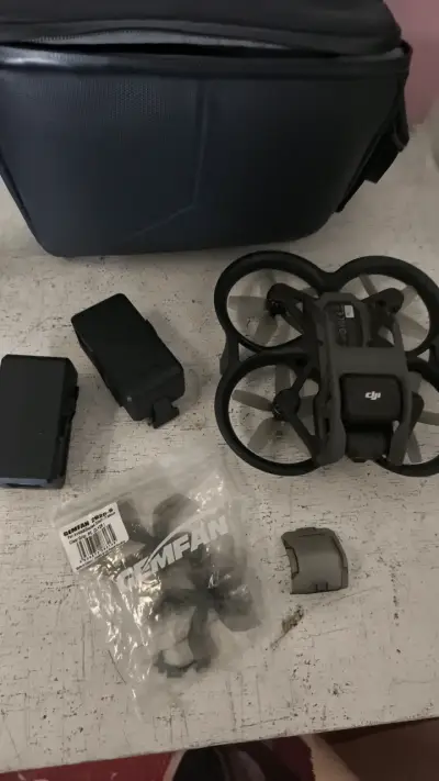 Solo el Drone DJI avata 1 con control remoto - miniatura 2