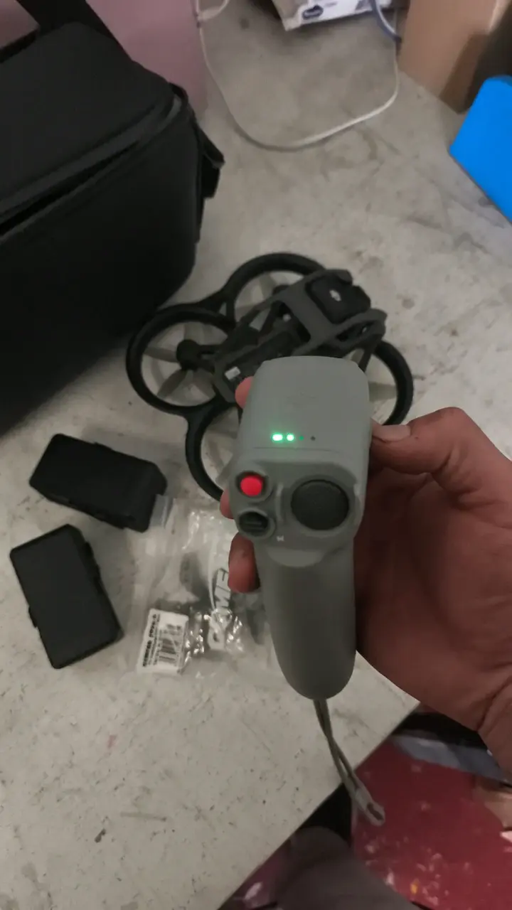 Solo el Drone DJI avata 1 con control remoto - 4