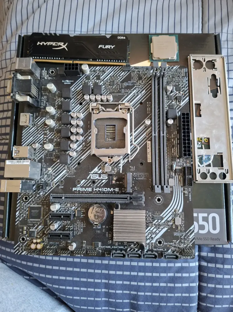 Placa madre intel + RAM 8gb + procesador - 1