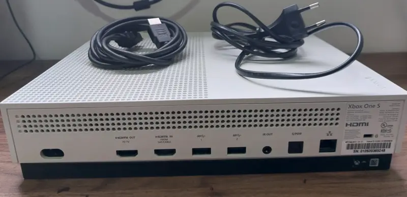 Consola Xbox One S con control y juegos - 4