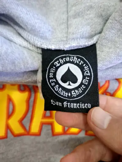 Polerón con capucha Thrasher gris logo llamas - miniatura 3