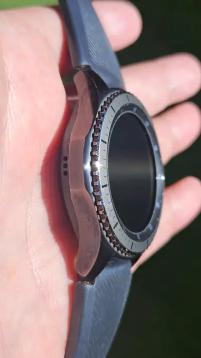 Reloj inteligente negro con cargador - miniatura 2
