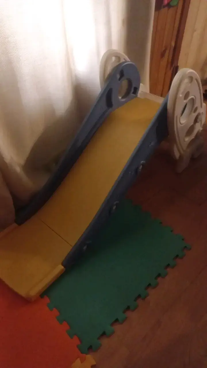 Tobogán infantil de plástico amarillo y azul - 2