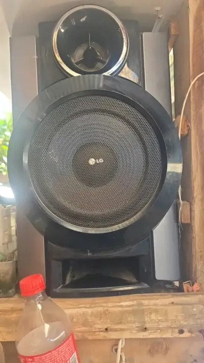 Sistema de sonido LG con reproductor de CD y USB - miniatura 3