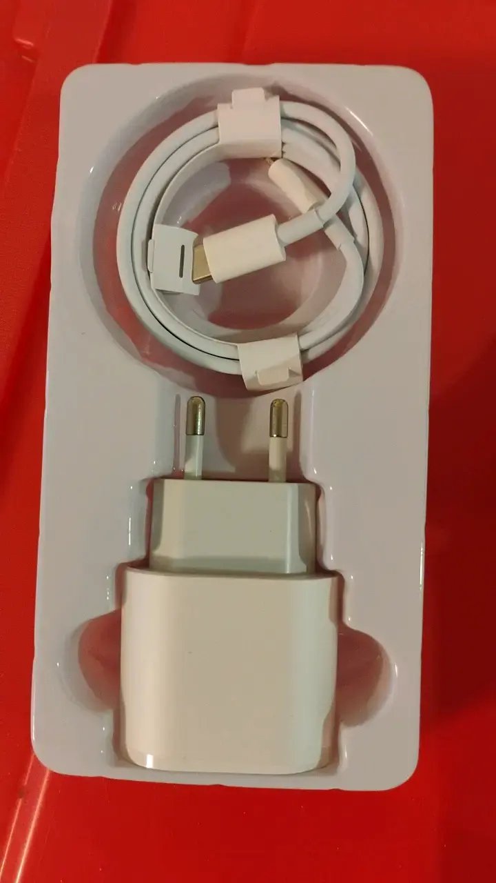 Cargador Apple 20W USB-C para iPhone 14 Pro Max - 3
