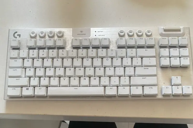 Teclado mecánico inalámbrico Logitech blanco - 2