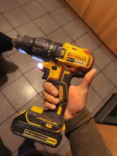 Taladro Inalámbrico DeWalt 20V Max Brushless - miniatura 1