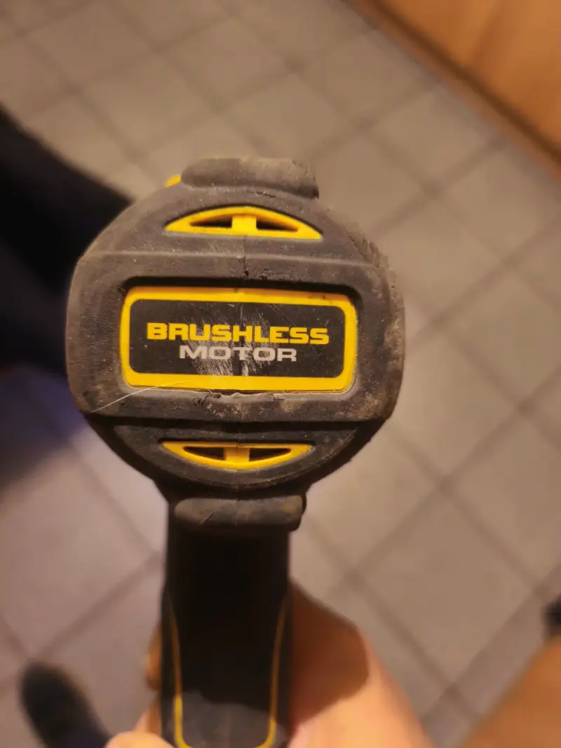 Taladro Inalámbrico DeWalt 20V Max Brushless - 2