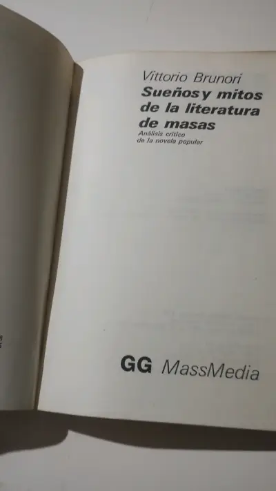 Libro 'Sueños y mitos de la literatura de masas' de Vittorio Brunori - miniatura 2