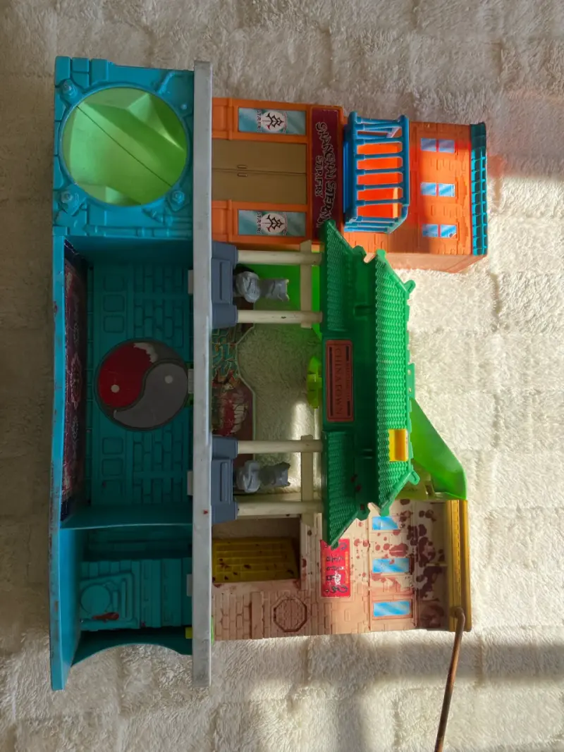Casa de juego de acción con tobogán - 1