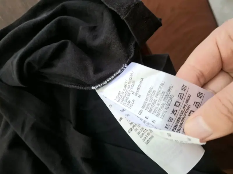 Polera negra Adidas con logo bordado - 5