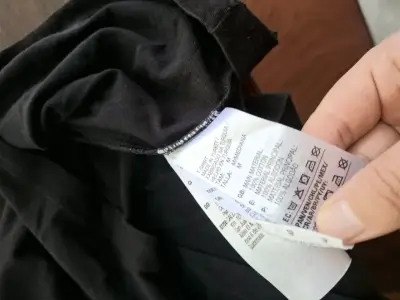 Polera negra Adidas con logo bordado - miniatura 5