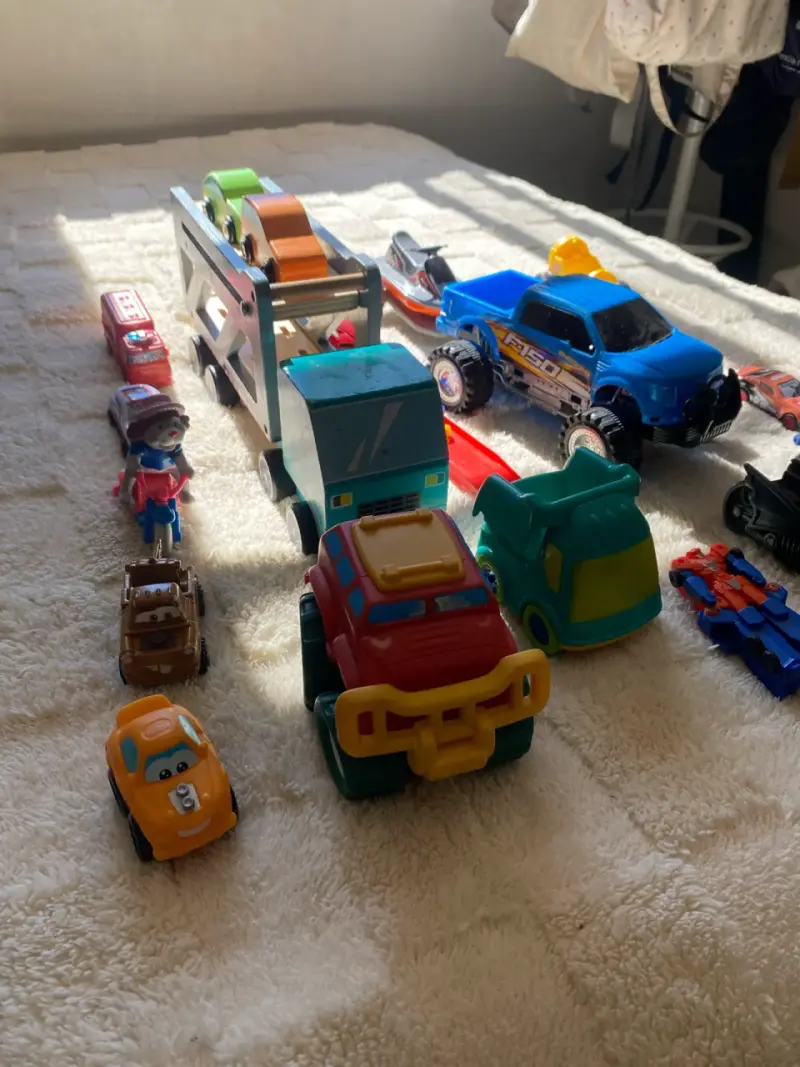 Set de autos y camiones de juguete para niños - 3