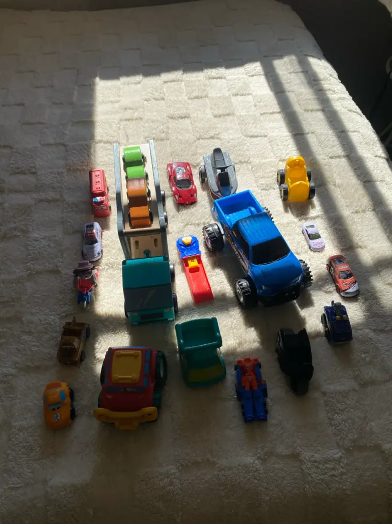 Set de autos y camiones de juguete para niños - 4