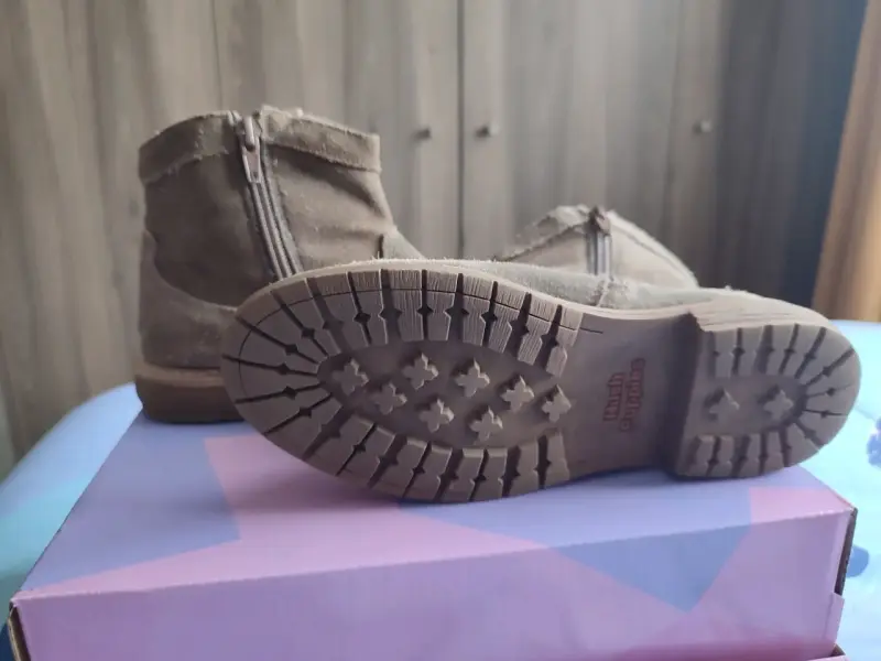 Botines de gamuza para niña con diseño decorativo - 2