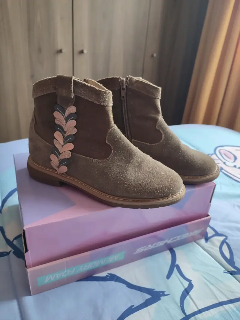 Botines de gamuza para niña con diseño decorativo - 3