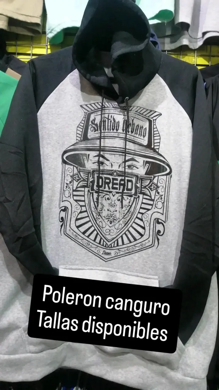 Polerón canguro gris y negro con diseño urbano