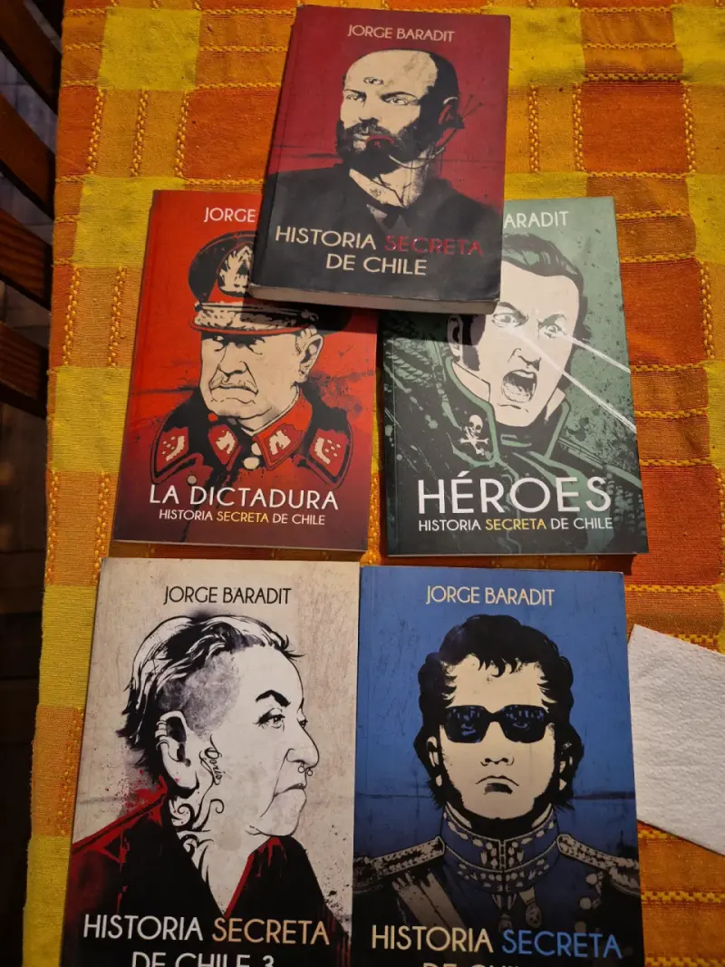 Colección de libros Historia Secreta de Chile de Jorge Baradit