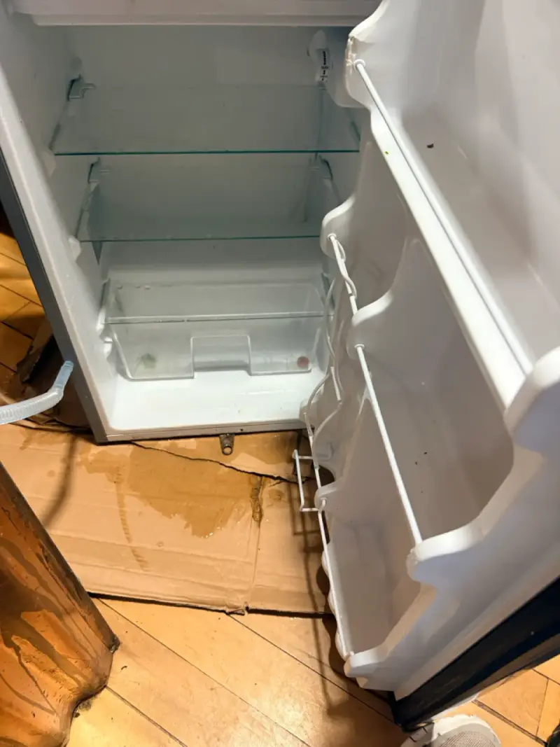 Refrigerador compacto Midea A+ en buen estado - 1
