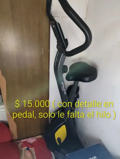 Bicicleta estática Athletic con detalle en pedal - miniatura 1