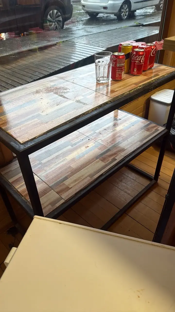 Estante de madera y metal para cocina