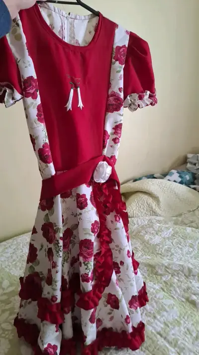 Vestido infantil rojo con estampado floral - miniatura 1
