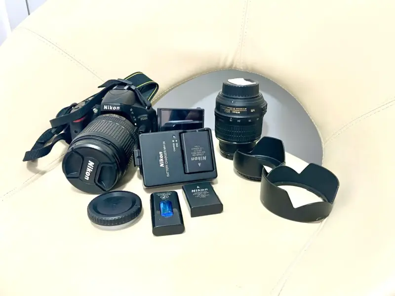 Cámara Nikon D5100 con 2 lentes y accesorios