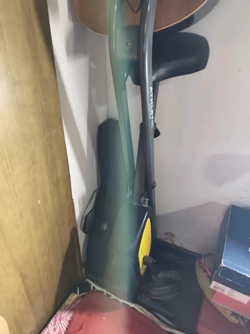 Bicicleta estática Athletic con detalle en pedal - 6