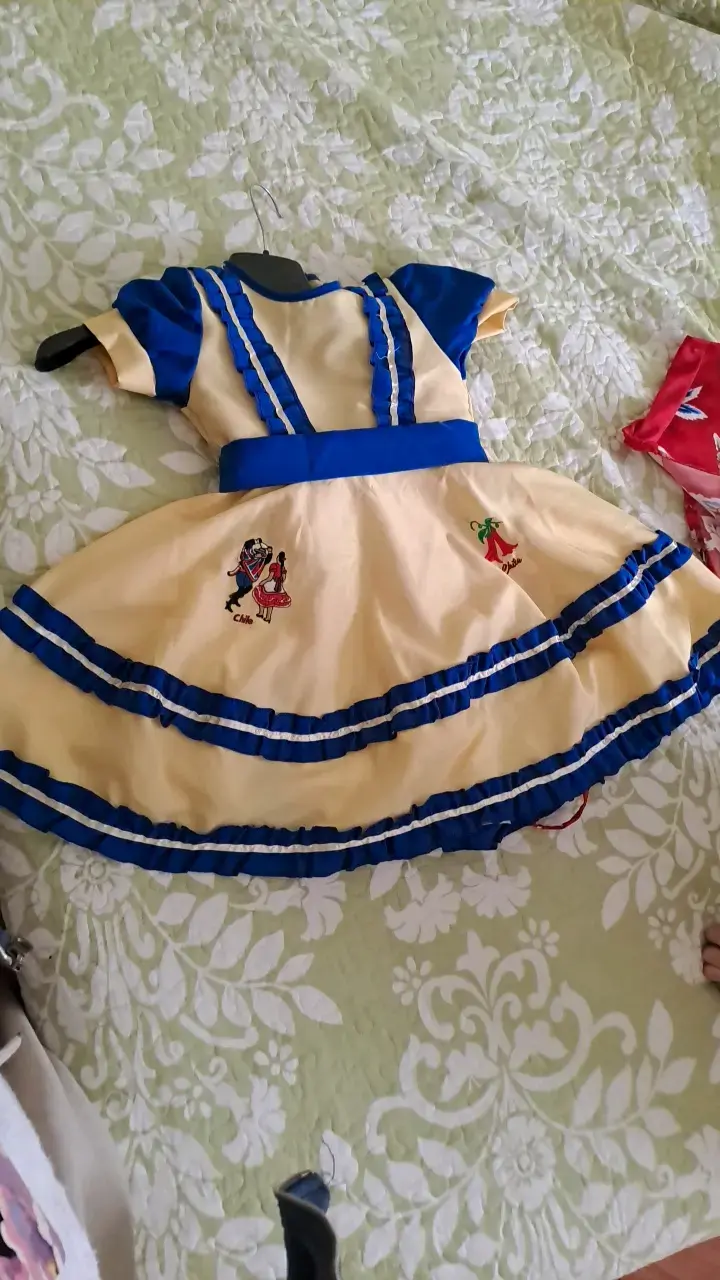 Vestido de niña folclórico con detalles azules - 2