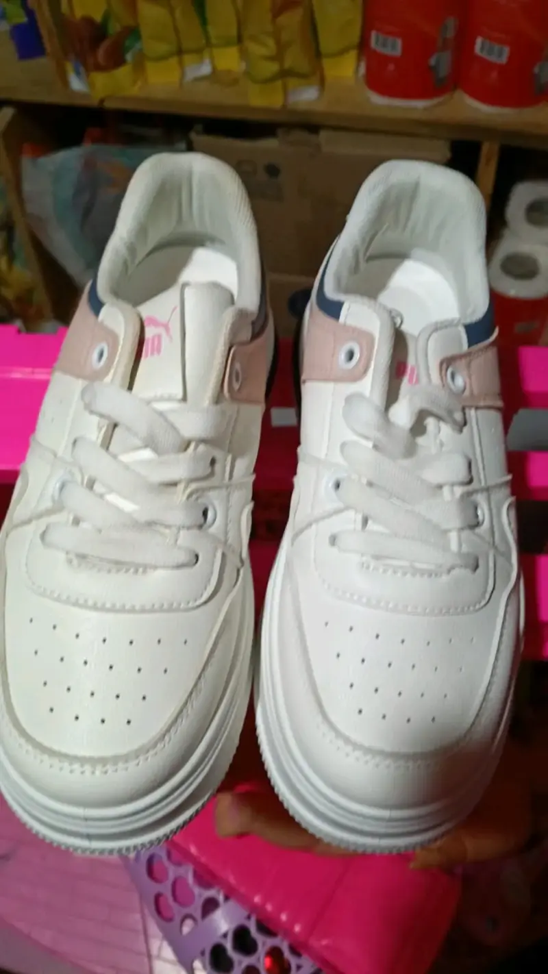 Zapatillas deportivas blancas Puma para mujer