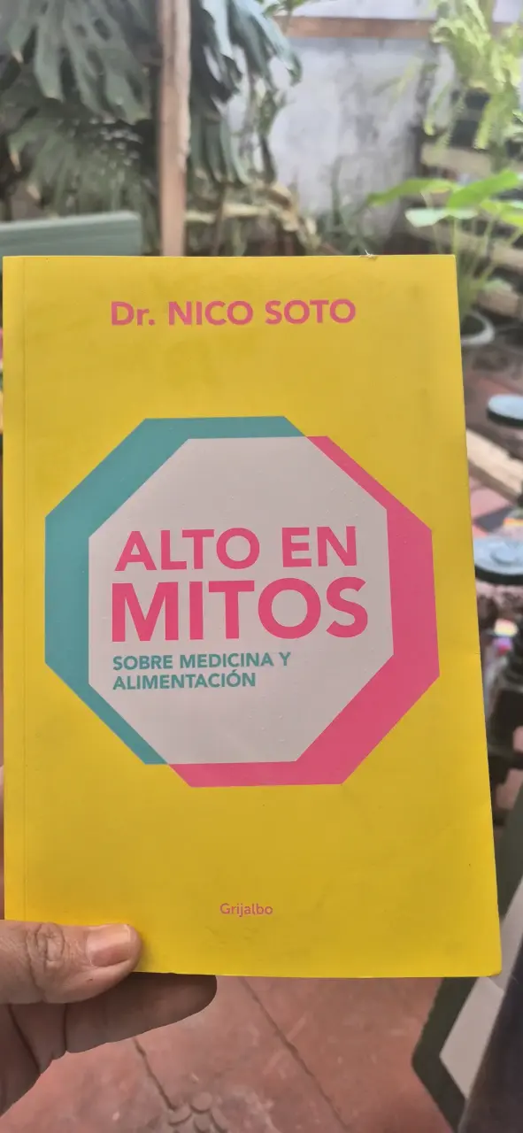 Libros 'Alto en Salud' y 'Alto en Mitos' de Dr. Nico Soto - 2