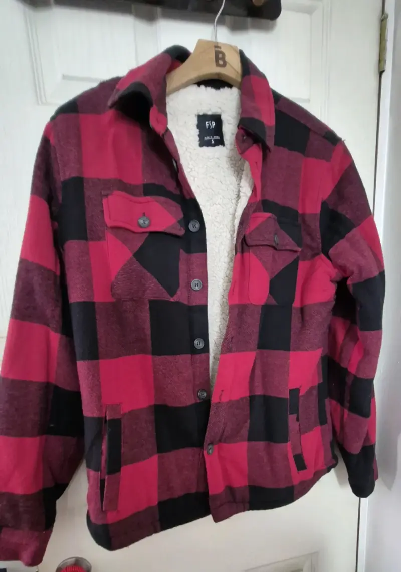 Chaqueta de franela a cuadros roja y negra FSP