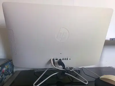 “PC Todo en Uno HP 24” i3 + 1TB + Teclado y Mouse - miniatura 2