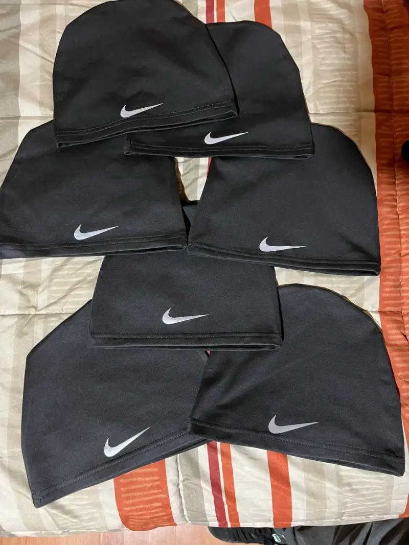 Gorros deportivos negros Nike con logo - 1