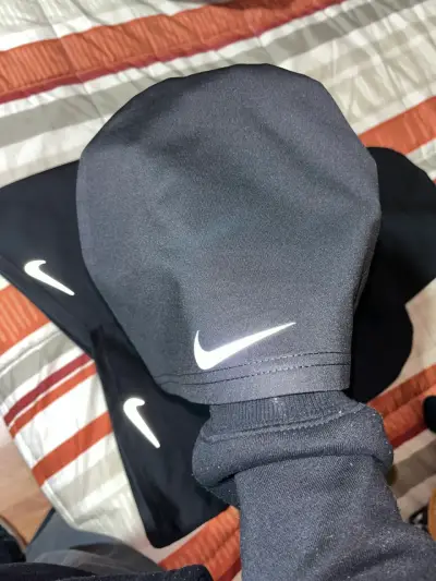 Gorros deportivos negros Nike con logo - miniatura 2
