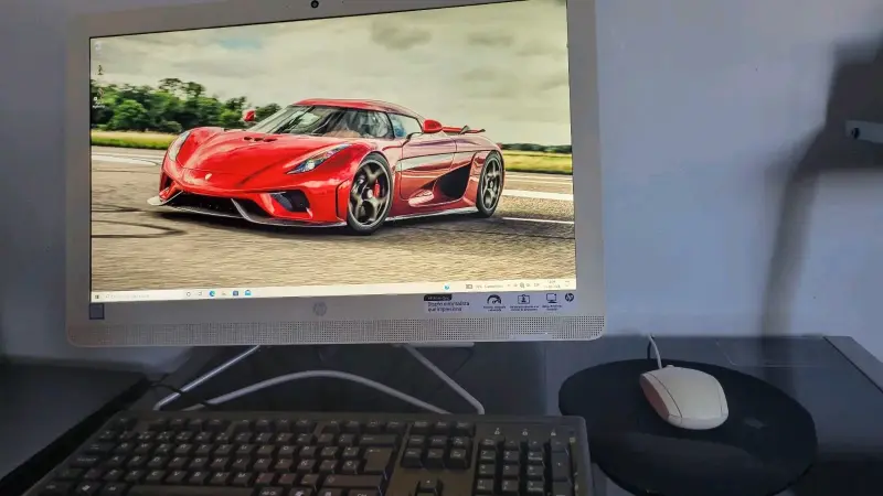 “PC Todo en Uno HP 24” i3 + 1TB + Teclado y Mouse - 1