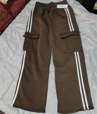 Pantalones deportivos grises con bolsillos cargo - miniatura 3