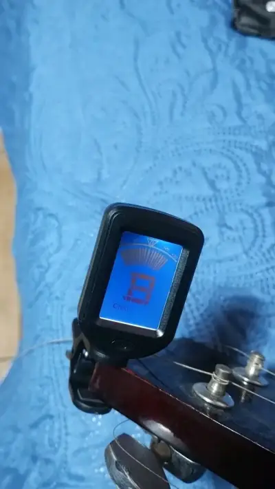 Afinador de guitarra cromático portátil - miniatura 2