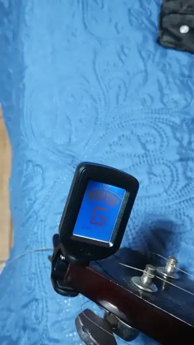 Afinador de guitarra cromático portátil - miniatura 3