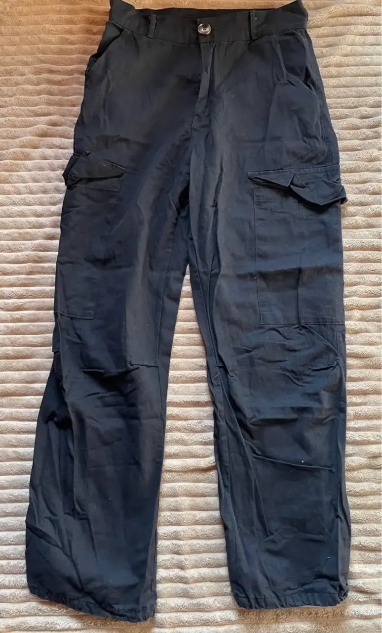 Pantalones cargo negros para mujer en buen estado