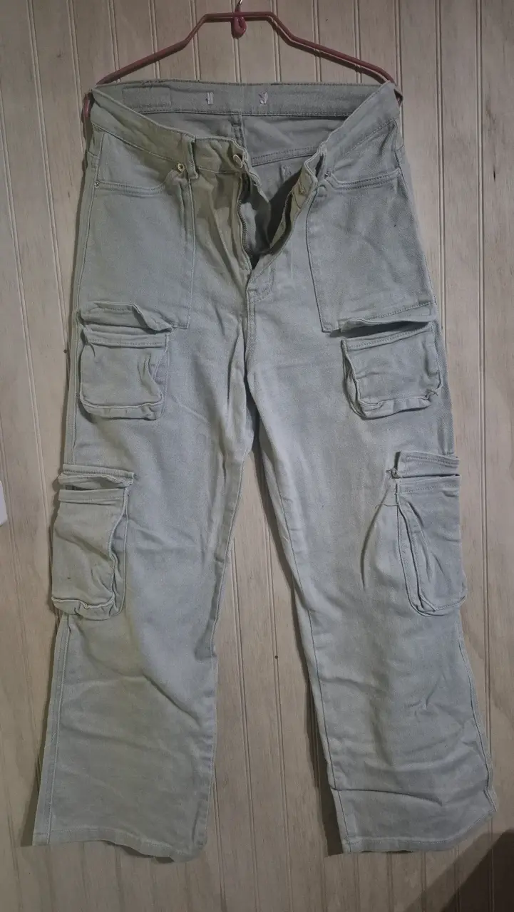 Pantalon cargo beige para mujer - 1