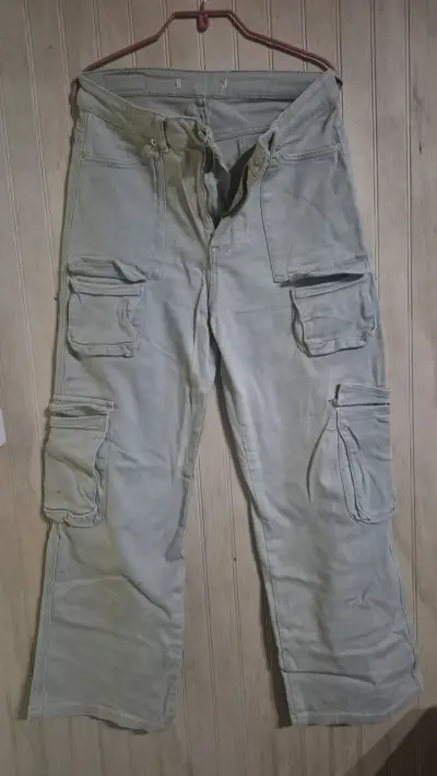 Pantalon cargo beige para mujer - miniatura 1