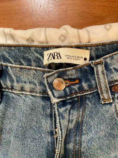 Jeans Zara desgastados para mujer - miniatura 1