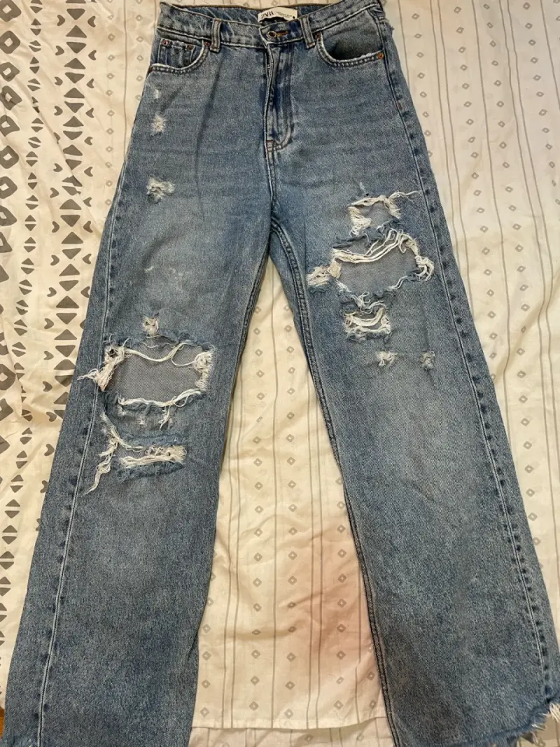Jeans Zara desgastados para mujer - 2