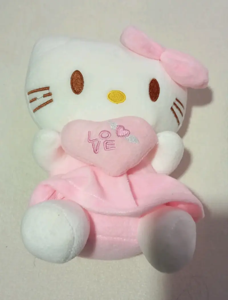 Peluches Hello Kitty y Kuromi de Sanrio - 2